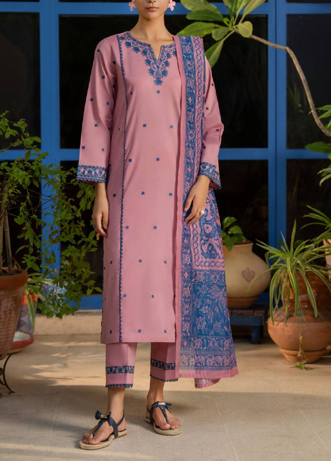 Misha By Casual Lite Pre Fall Embroidered Linen 3 Piece Stitched Suit CL25MD1 D-PF-03 Misha By Casual Lite Pre Fall Embroidered Linen 3 Piece Stitched Suit CL25MD1 D-PF-03