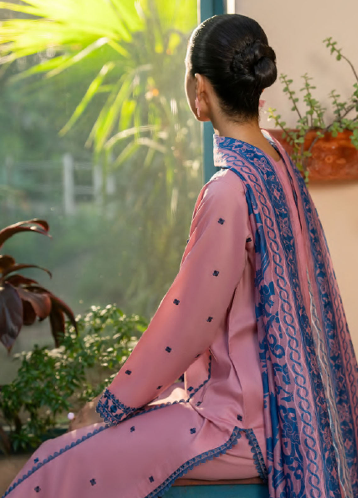 Misha By Casual Lite Pre Fall Embroidered Linen 3 Piece Stitched Suit CL25MD1 D-PF-03 Misha By Casual Lite Pre Fall Embroidered Linen 3 Piece Stitched Suit CL25MD1 D-PF-03