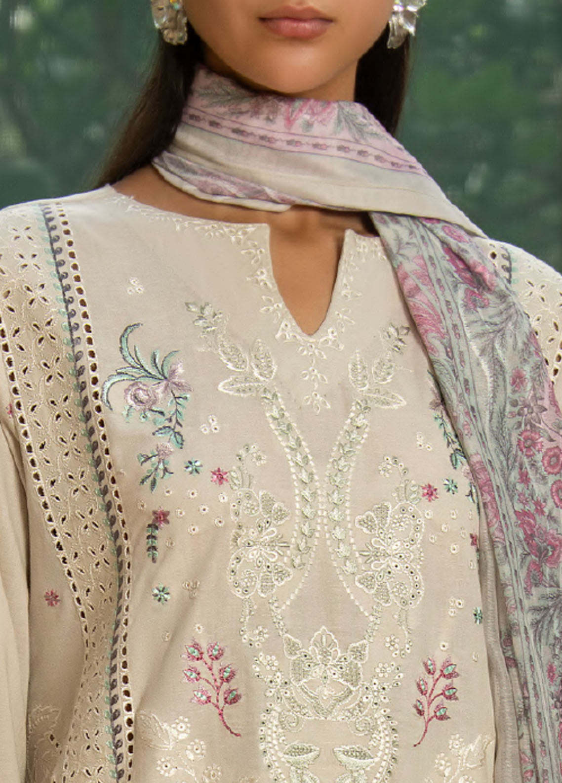 Misha By Casual Lite Pre Fall Embroidered Linen 3 Piece Stitched Suit CL25MD1 D-PF-05 Misha By Casual Lite Pre Fall Embroidered Linen 3 Piece Stitched Suit CL25MD1 D-PF-05