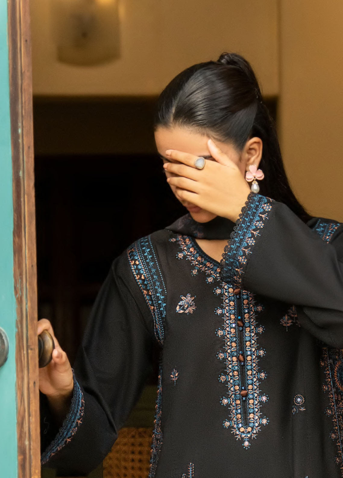 Misha By Casual Lite Pre Fall Embroidered Linen 3 Piece Stitched Suit CL25MD1 D-PF-06 Misha By Casual Lite Pre Fall Embroidered Linen 3 Piece Stitched Suit CL25MD1 D-PF-06