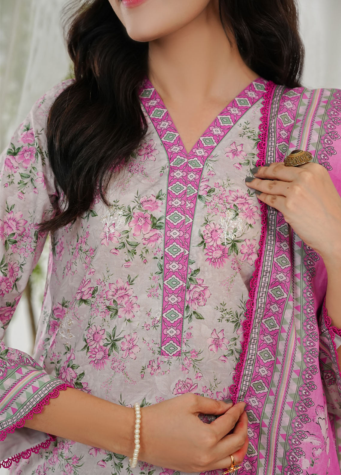 Misri By VS Textile Embroidered Lawn 3 Piece Unstitched Suit VS25EEV2 D-77 Misri By VS Textile Embroidered Lawn 3 Piece Unstitched Suit VS25EEV2 D-77