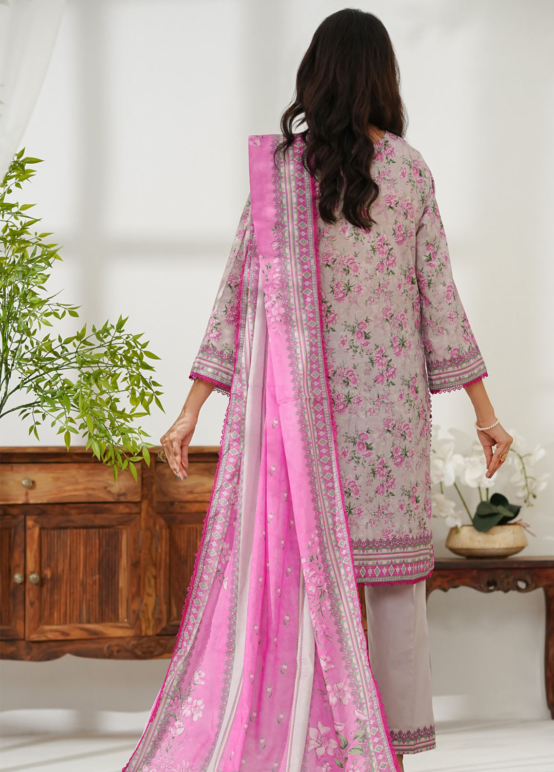 Misri By VS Textile Embroidered Lawn 3 Piece Unstitched Suit VS25EEV2 D-77 Misri By VS Textile Embroidered Lawn 3 Piece Unstitched Suit VS25EEV2 D-77
