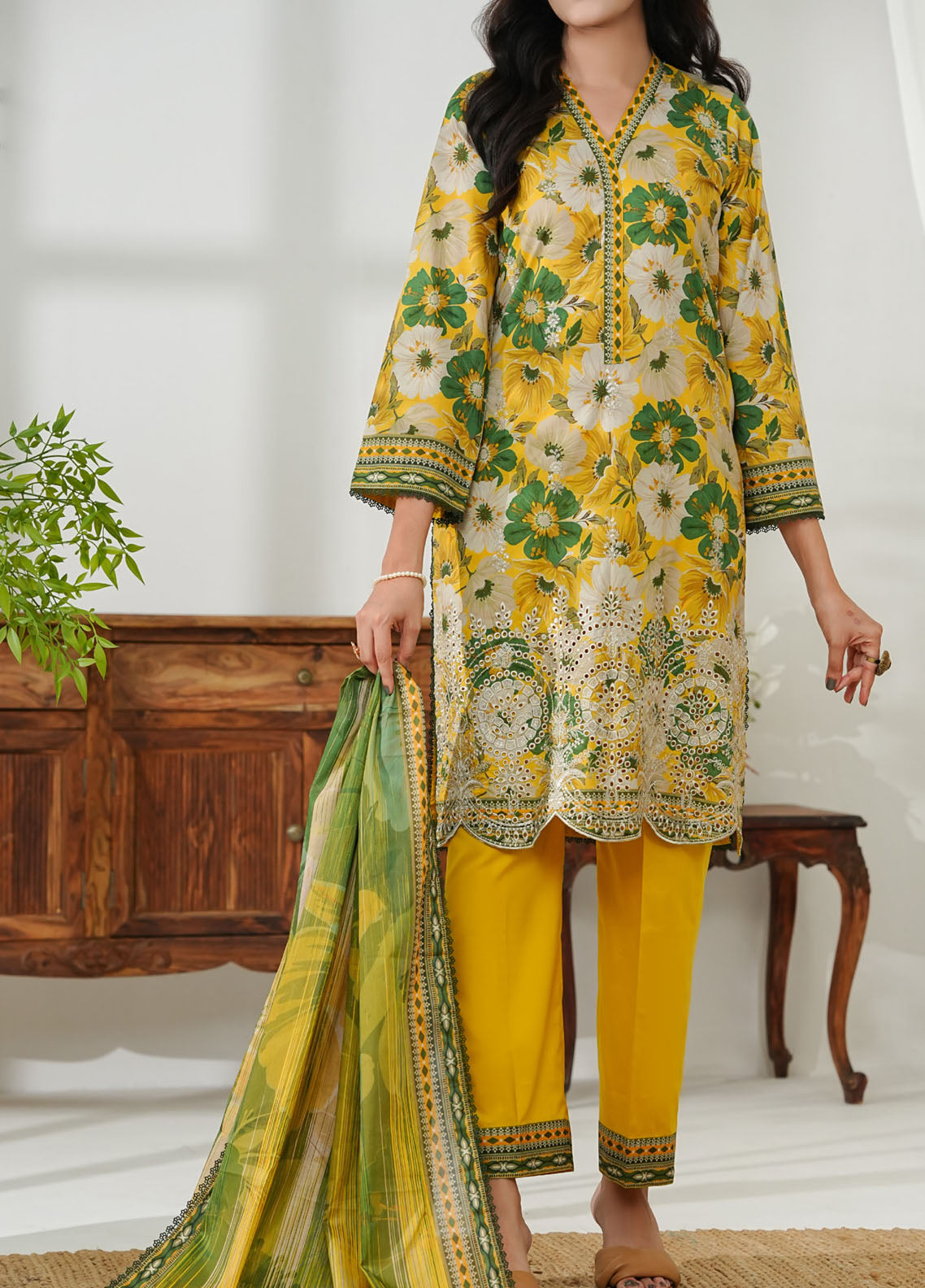 Misri By VS Textile Embroidered Lawn 3 Piece Unstitched Suit VS25EEV2 D-81 Misri By VS Textile Embroidered Lawn 3 Piece Unstitched Suit VS25EEV2 D-81