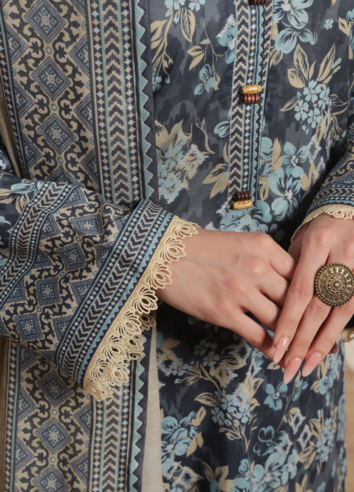 Misri By VS Textile Printed Lawn 3 Piece Unstitched Suit VS25PLV1 D-624 Misri By VS Textile Printed Lawn 3 Piece Unstitched Suit VS25PLV1 D-624