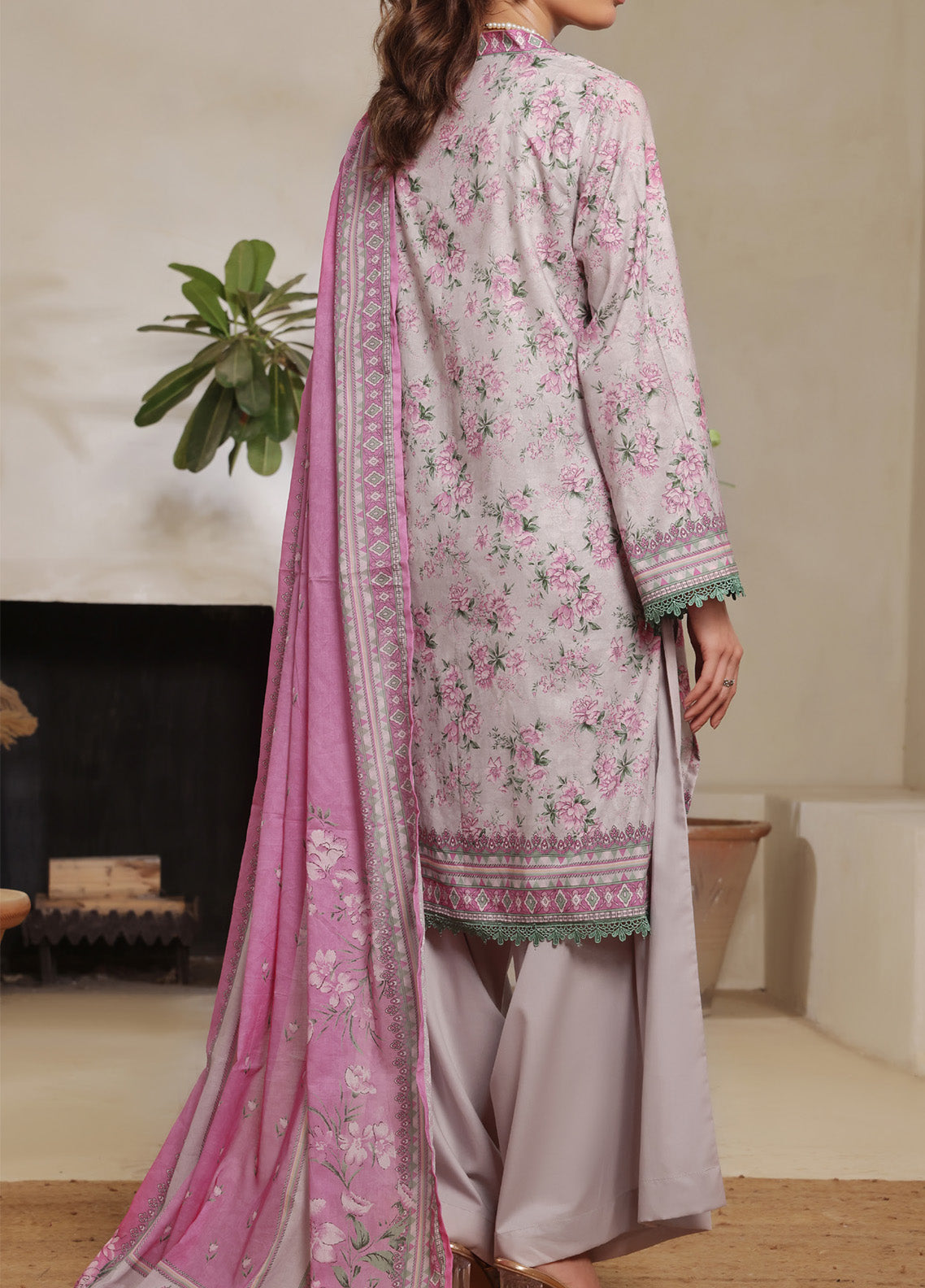 Misri By VS Textile Printed Lawn 3 Piece Unstitched Suit VS25PLV1 D-628 Misri By VS Textile Printed Lawn 3 Piece Unstitched Suit VS25PLV1 D-628