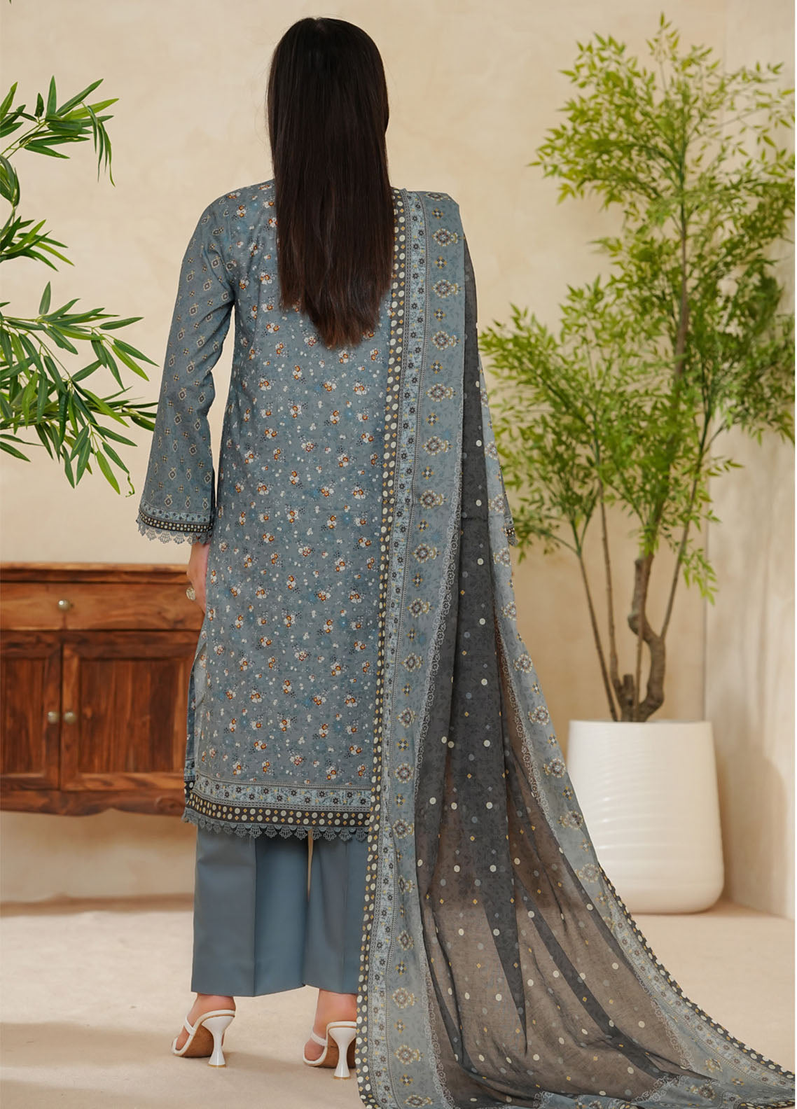 Misri By VS Textile Printed Lawn 3 Piece Unstitched Suit VS25PLV2 D-633 Misri By VS Textile Printed Lawn 3 Piece Unstitched Suit VS25PLV2 D-633