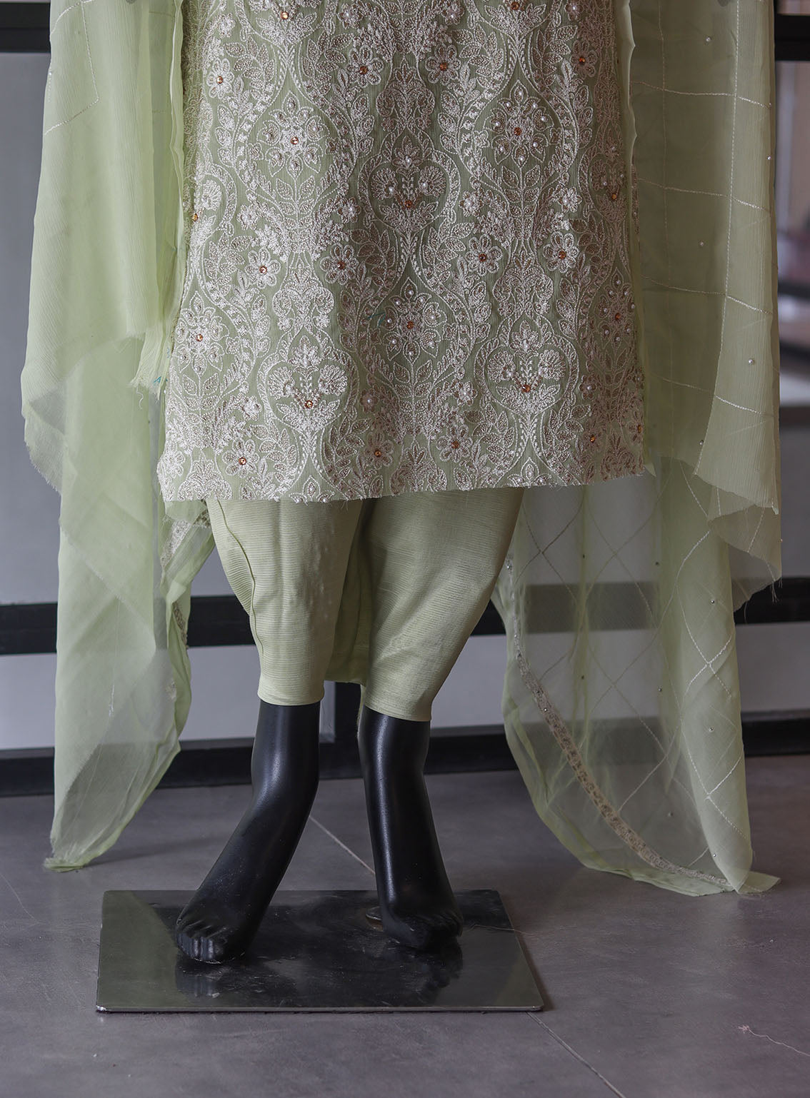 Moin Block Embroidered Chiffon Resham Work 2 Piece Unstitched Suit - MBLK24ECR D-02 Moin Block Embroidered Chiffon Resham Work 2 Piece Unstitched Suit - MBLK24ECR D-02