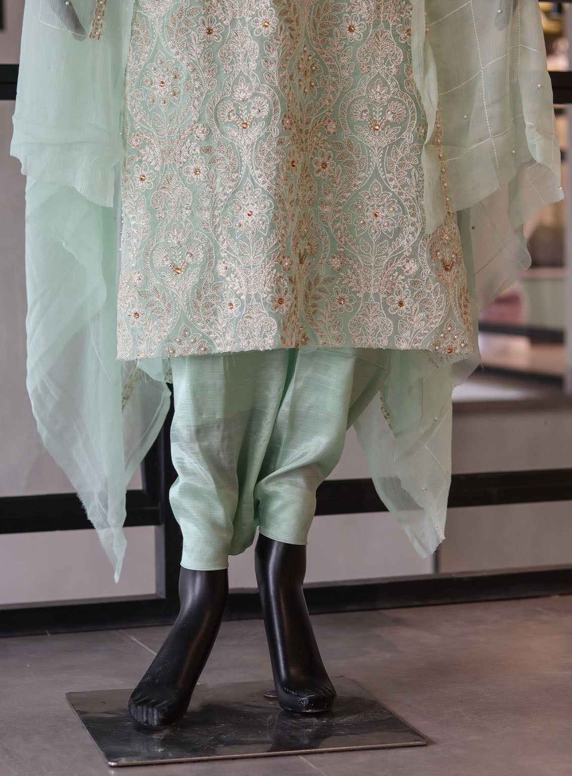 Moin Block Embroidered Chiffon Resham Work 2 Piece Unstitched Suit - MBLK24ECR D-04 Moin Block Embroidered Chiffon Resham Work 2 Piece Unstitched Suit - MBLK24ECR D-04