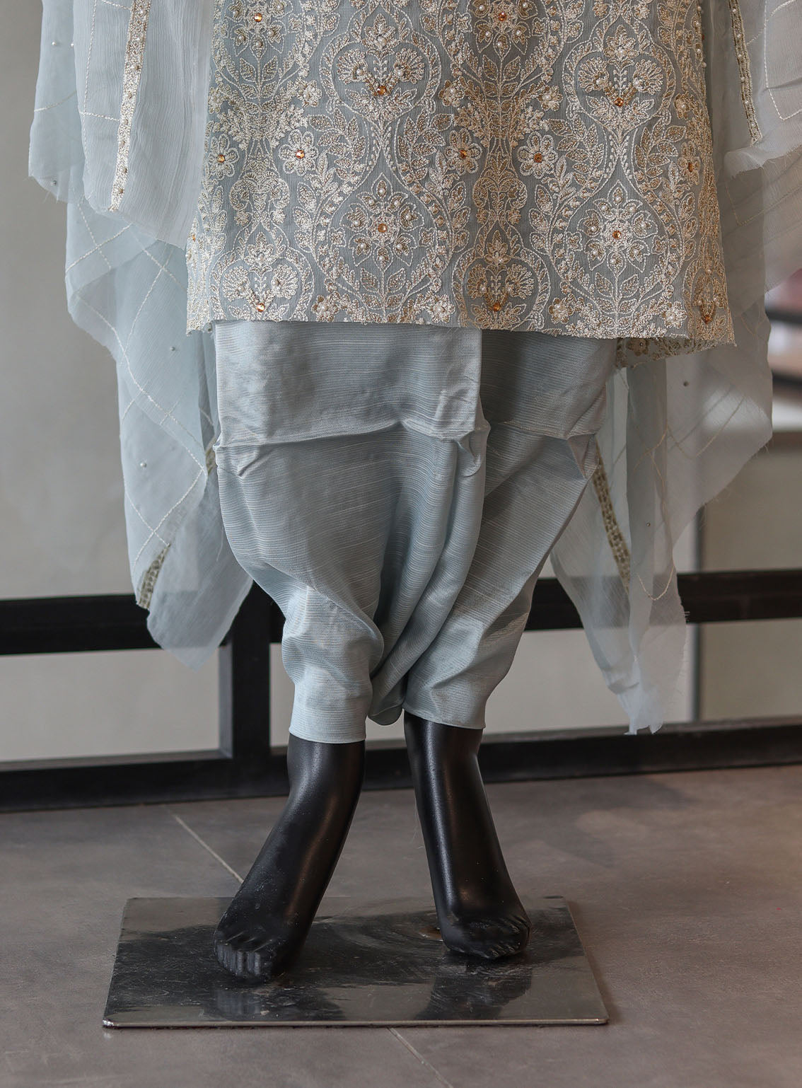 Moin Block Embroidered Chiffon Resham Work 2 Piece Unstitched Suit - MBLK24ECR D-06 Moin Block Embroidered Chiffon Resham Work 2 Piece Unstitched Suit - MBLK24ECR D-06