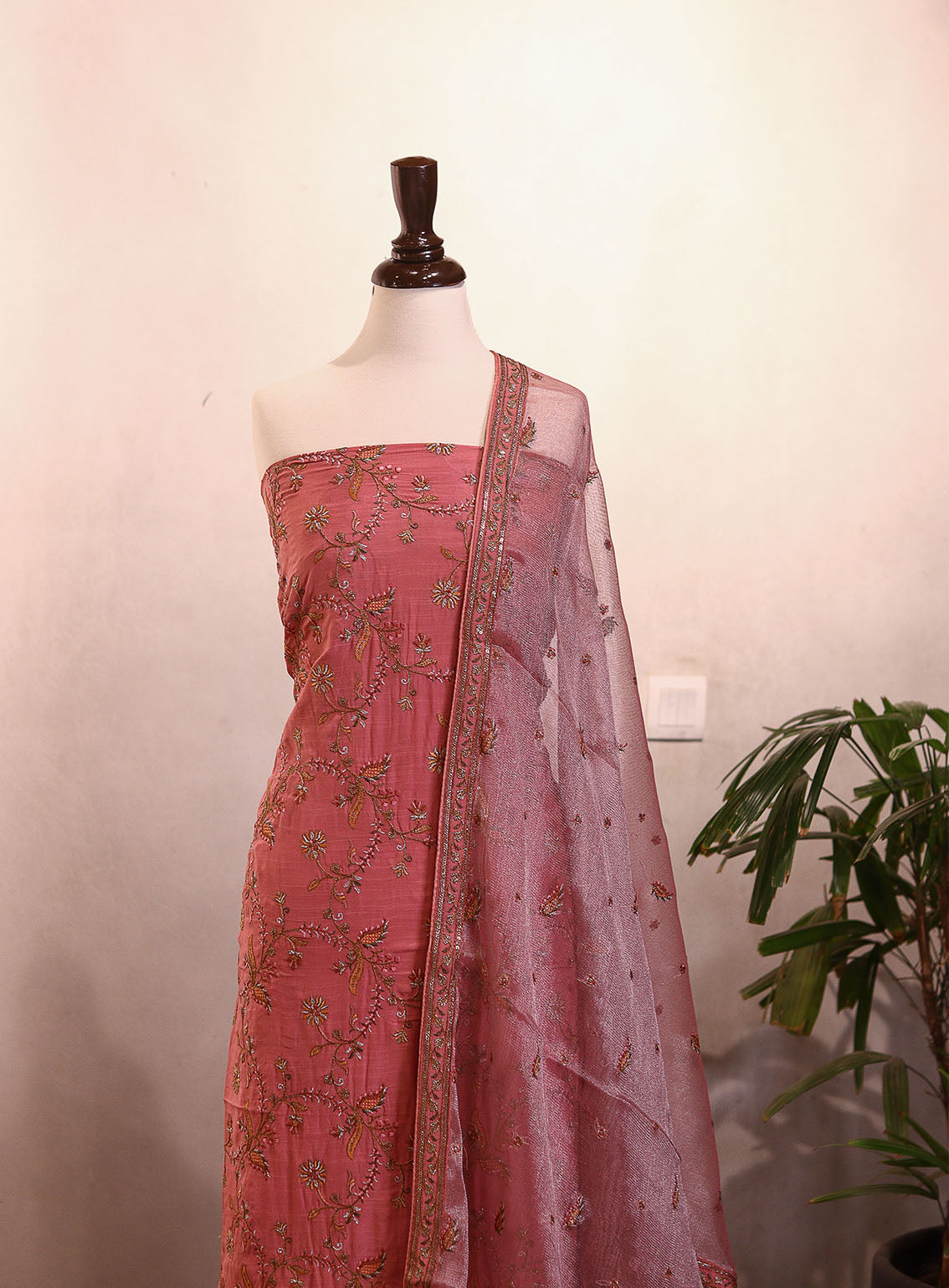 Moin Block Embroidered Raw Silk 3 Piece Unstitched Suit MBLK25ERS MD-1425 Moin Block Embroidered Raw Silk 3 Piece Unstitched Suit MBLK25ERS MD-1425