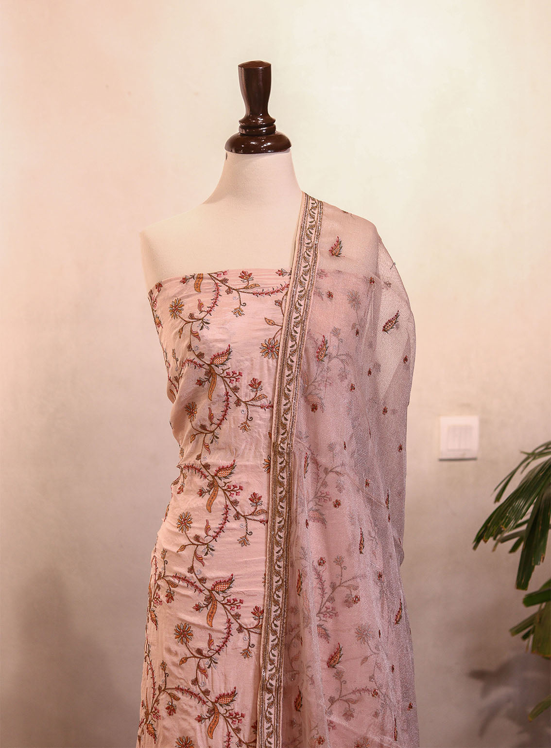 Moin Block Embroidered Raw Silk 3 Piece Unstitched Suit MBLK25ERS MD-1426 Moin Block Embroidered Raw Silk 3 Piece Unstitched Suit MBLK25ERS MD-1426