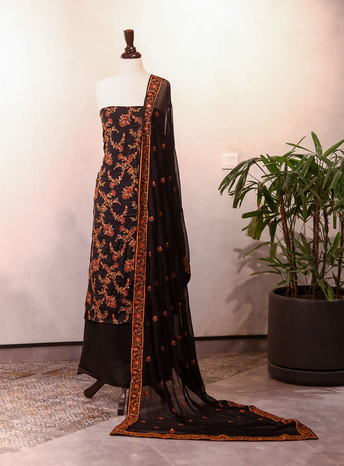 Moin Block Embroidered Raw Silk 3 Piece Unstitched Suit MBLK25ERS MD-1429 Moin Block Embroidered Raw Silk 3 Piece Unstitched Suit MBLK25ERS MD-1429