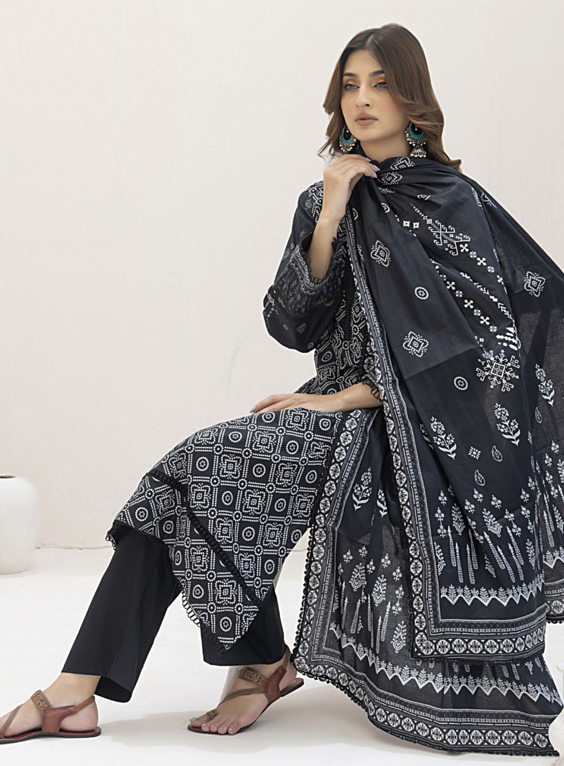 Monochrome By Alzohaib Digital Printed Lawn 3 Piece Unstitched Suit AZ24M MDL-06 Monochrome By Alzohaib Digital Printed Lawn 3 Piece Unstitched Suit AZ24M MDL-06