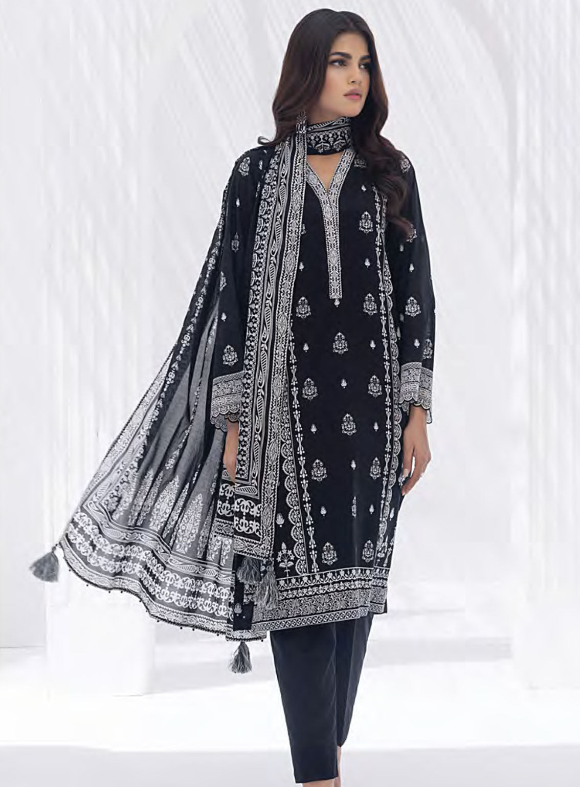 Monochrome By LSM Lakhany Printed Lawn 3 Piece Stitched Suit- LSM24ML LG-AR-0035 Monochrome By LSM Lakhany Printed Lawn 3 Piece Stitched Suit- LSM24ML LG-AR-0035