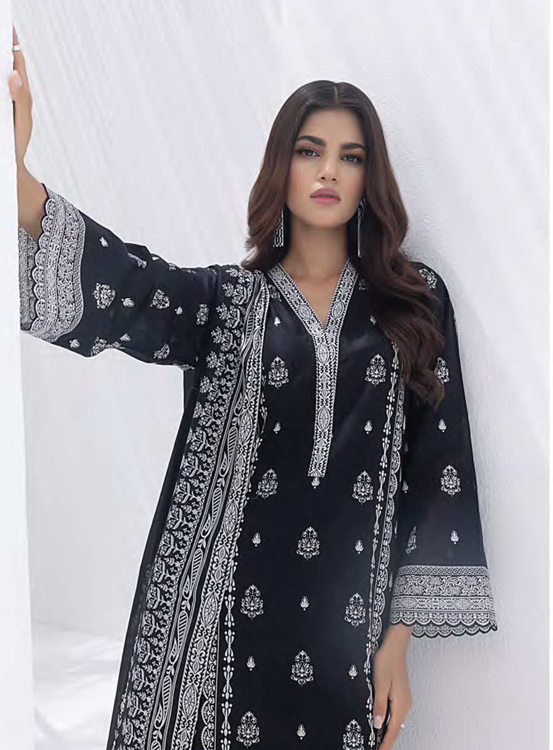 Monochrome By LSM Lakhany Printed Lawn 3 Piece Stitched Suit- LSM24ML LG-AR-0035 Monochrome By LSM Lakhany Printed Lawn 3 Piece Stitched Suit- LSM24ML LG-AR-0035