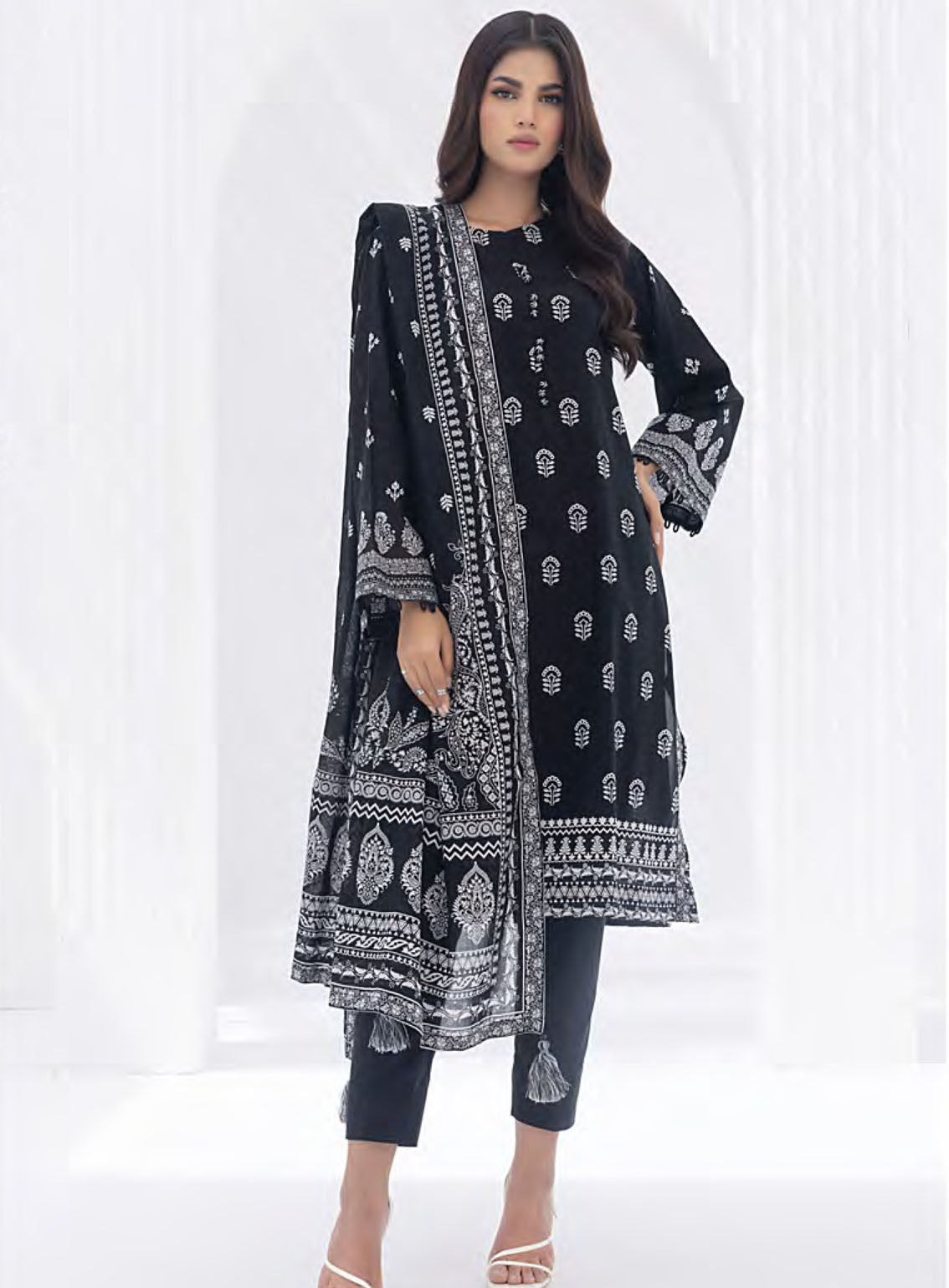 Monochrome By LSM Lakhany Printed Lawn 3 Piece Stitched Suit- LSM24ML LG-AR-0036 Monochrome By LSM Lakhany Printed Lawn 3 Piece Stitched Suit- LSM24ML LG-AR-0036