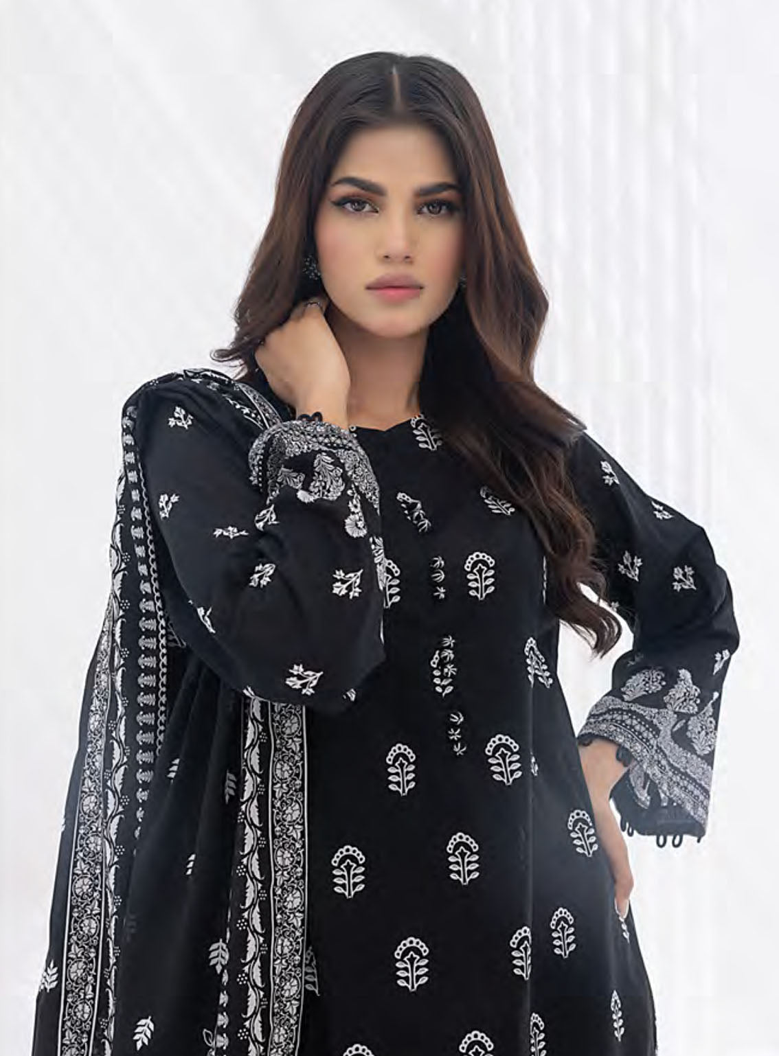 Monochrome By LSM Lakhany Printed Lawn 3 Piece Stitched Suit- LSM24ML LG-AR-0036 Monochrome By LSM Lakhany Printed Lawn 3 Piece Stitched Suit- LSM24ML LG-AR-0036