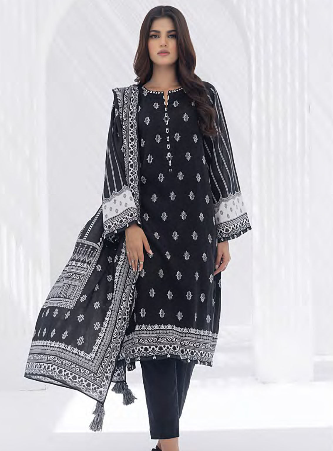 Monochrome By LSM Lakhany Printed Lawn 3 Piece Stitched Suit- LSM24ML LG-SK-0205 Monochrome By LSM Lakhany Printed Lawn 3 Piece Stitched Suit- LSM24ML LG-SK-0205