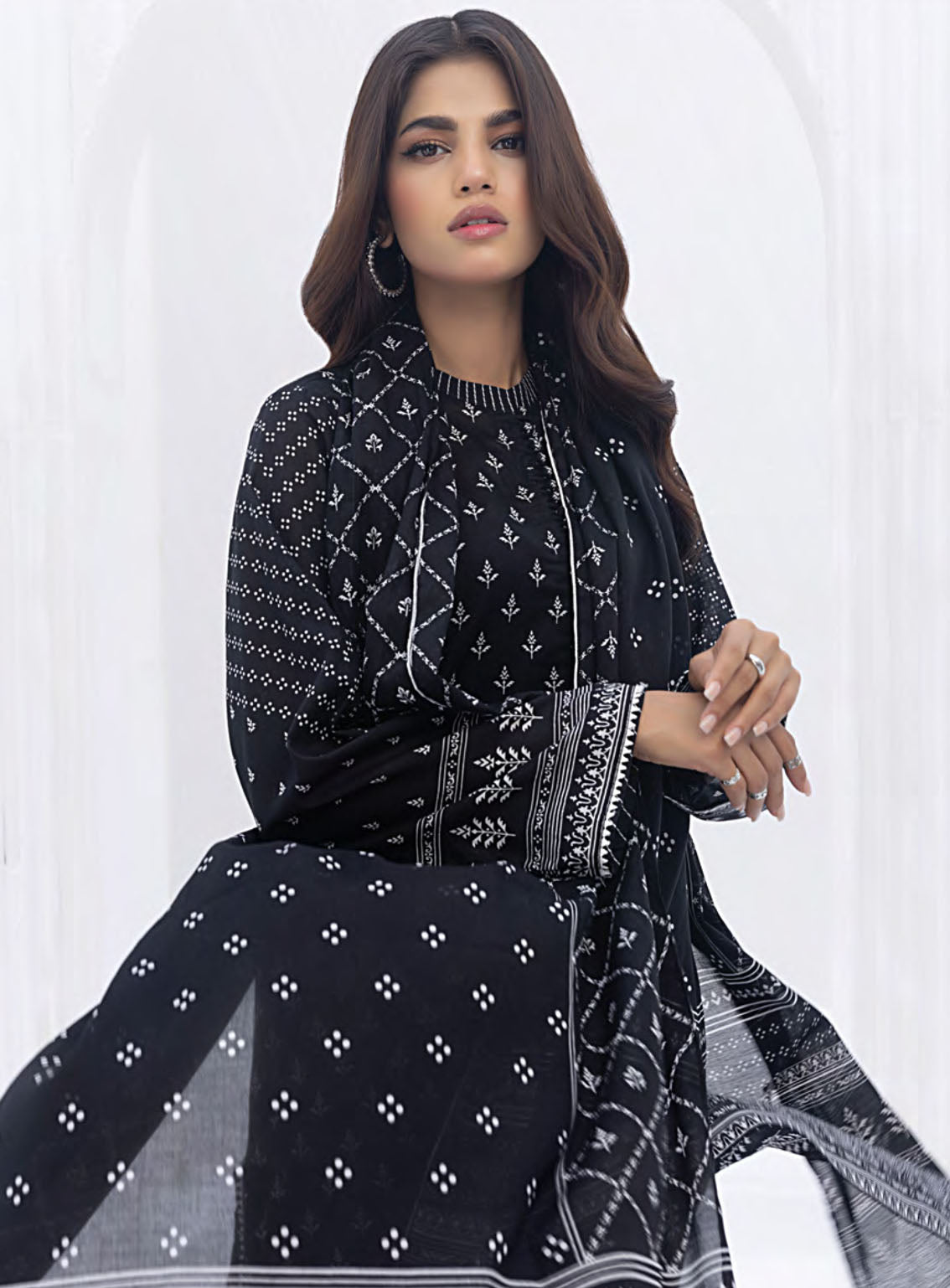 Monochrome By LSM Lakhany Printed Lawn 3 Piece Stitched Suit- LSM24ML LG-SR-0229 Monochrome By LSM Lakhany Printed Lawn 3 Piece Stitched Suit- LSM24ML LG-SR-0229