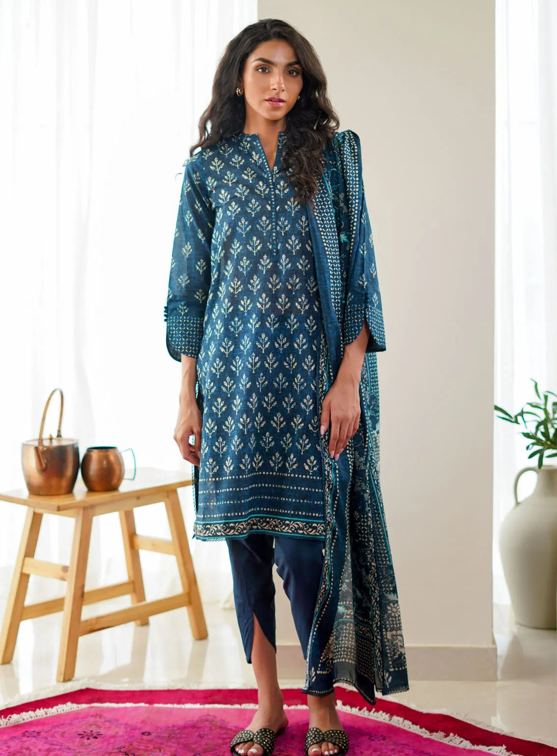 Monochrome By Sahar Printed Lawn 3 Piece Unstitched Suit S24M MC-V2-01 Monochrome By Sahar Printed Lawn 3 Piece Unstitched Suit S24M MC-V2-01