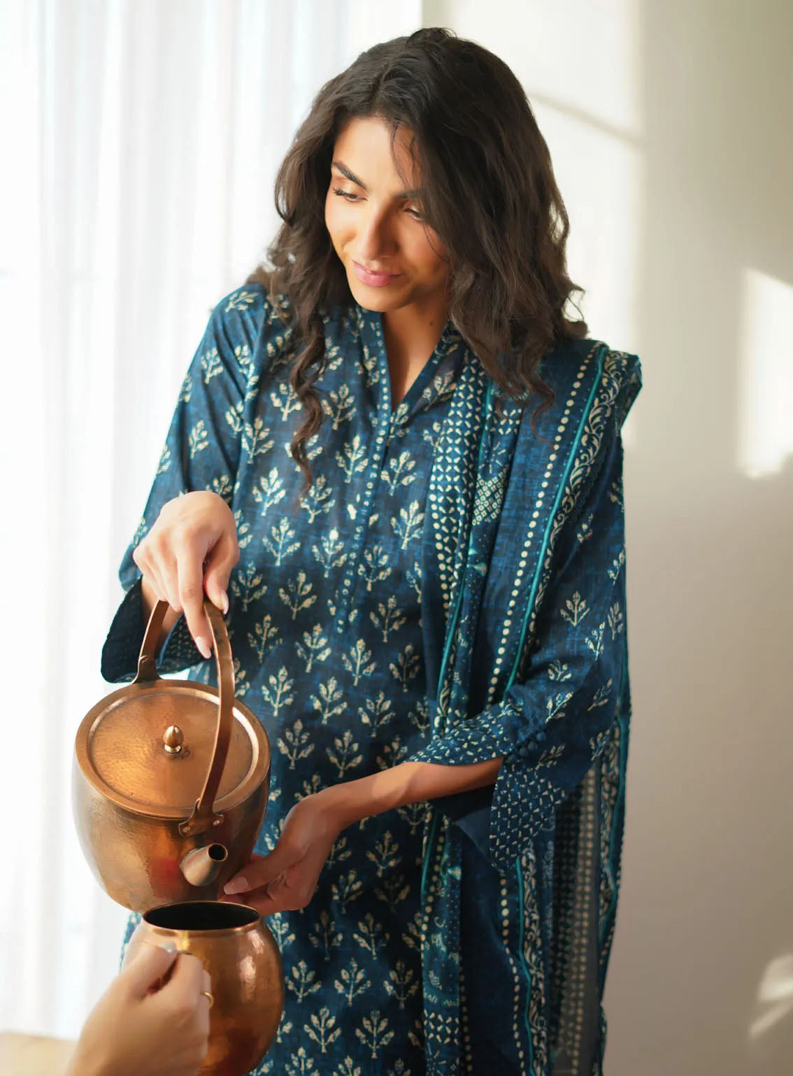 Monochrome By Sahar Printed Lawn 3 Piece Unstitched Suit S24M MC-V2-01 Monochrome By Sahar Printed Lawn 3 Piece Unstitched Suit S24M MC-V2-01