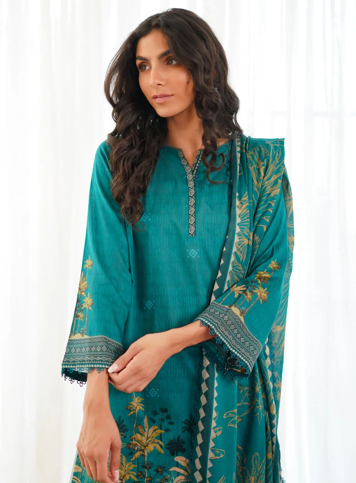 Monochrome By Sahar Printed Lawn 3 Piece Unstitched Suit S24M MC-V2-03 Monochrome By Sahar Printed Lawn 3 Piece Unstitched Suit S24M MC-V2-03