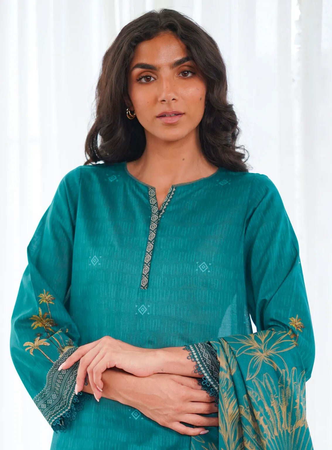 Monochrome By Sahar Printed Lawn 3 Piece Unstitched Suit S24M MC-V2-03 Monochrome By Sahar Printed Lawn 3 Piece Unstitched Suit S24M MC-V2-03