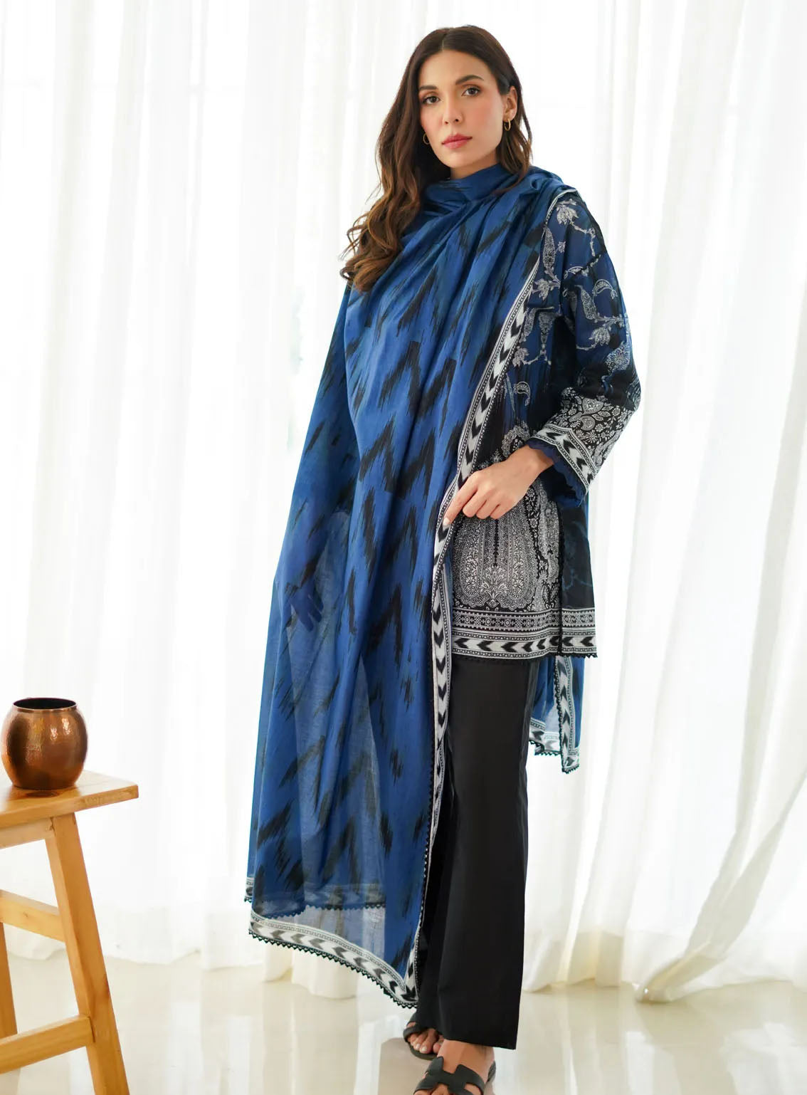 Monochrome By Sahar Printed Lawn 3 Piece Unstitched Suit S24M MC-V2-04 Monochrome By Sahar Printed Lawn 3 Piece Unstitched Suit S24M MC-V2-04