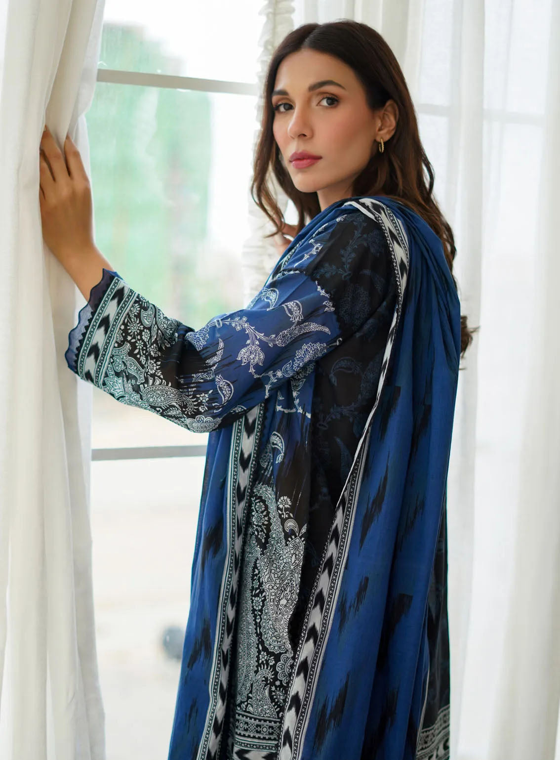 Monochrome By Sahar Printed Lawn 3 Piece Unstitched Suit S24M MC-V2-04 Monochrome By Sahar Printed Lawn 3 Piece Unstitched Suit S24M MC-V2-04