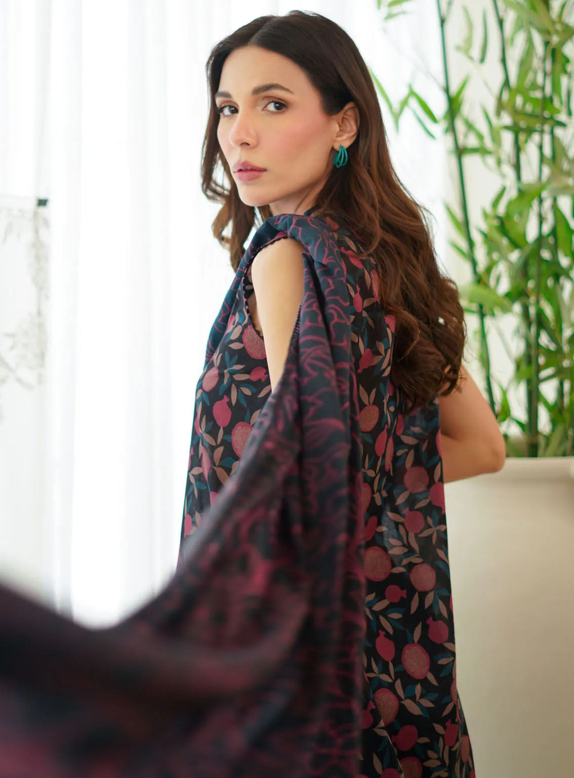 Monochrome By Sahar Printed Lawn 3 Piece Unstitched Suit S24M MC-V2-05 Monochrome By Sahar Printed Lawn 3 Piece Unstitched Suit S24M MC-V2-05