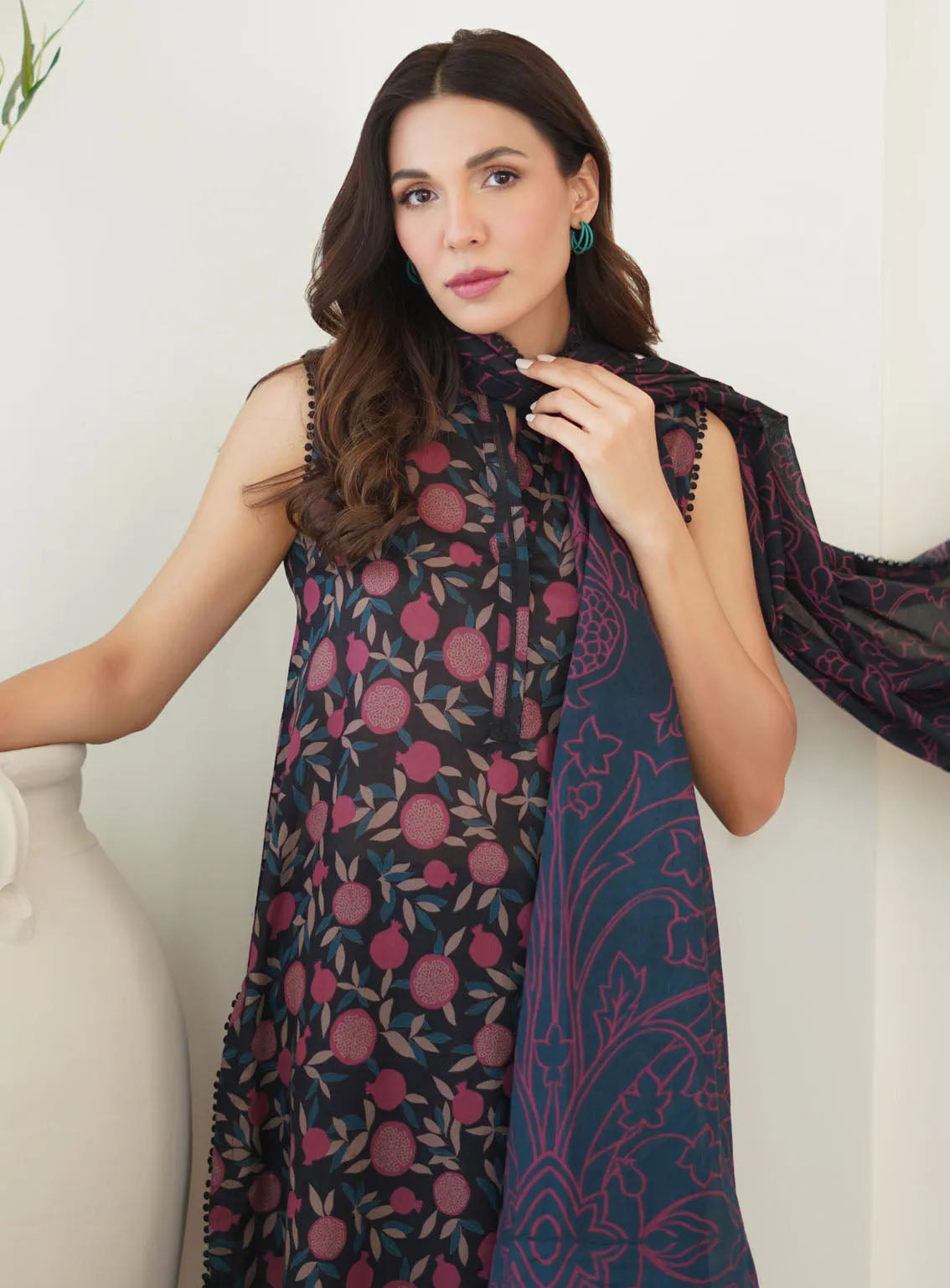 Monochrome By Sahar Printed Lawn 3 Piece Unstitched Suit S24M MC-V2-05 Monochrome By Sahar Printed Lawn 3 Piece Unstitched Suit S24M MC-V2-05