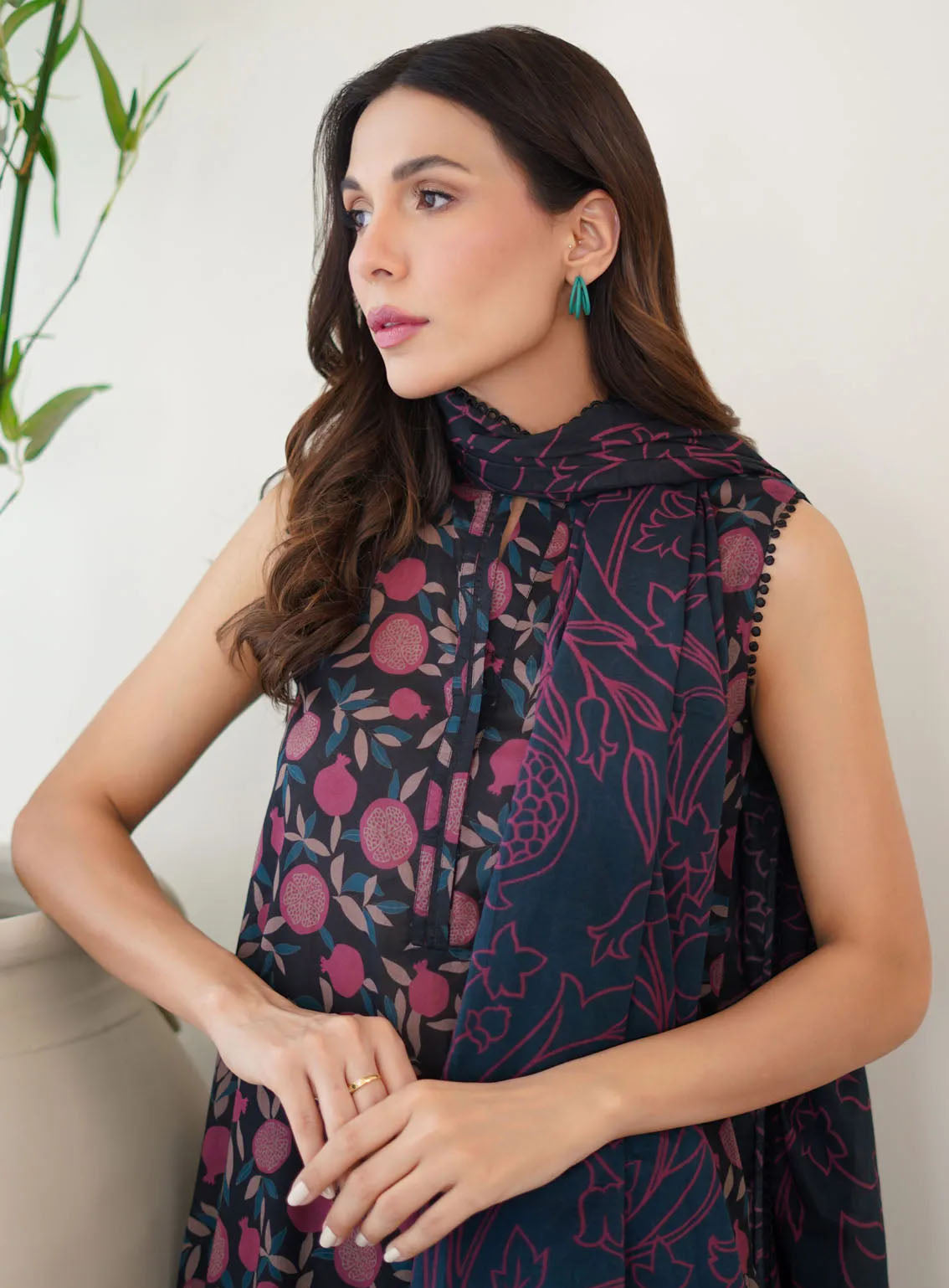 Monochrome By Sahar Printed Lawn 3 Piece Unstitched Suit S24M MC-V2-05 Monochrome By Sahar Printed Lawn 3 Piece Unstitched Suit S24M MC-V2-05