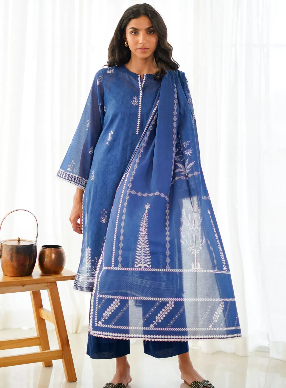 Monochrome By Sahar Printed Lawn 3 Piece Unstitched Suit S24M MC-V2-07 Monochrome By Sahar Printed Lawn 3 Piece Unstitched Suit S24M MC-V2-07