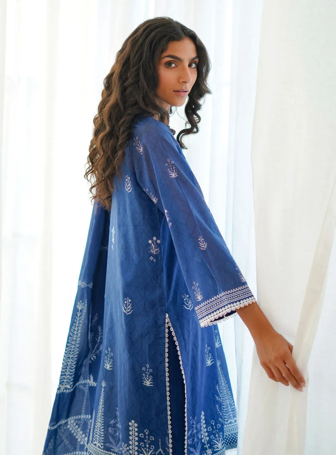 Monochrome By Sahar Printed Lawn 3 Piece Unstitched Suit S24M MC-V2-07 Monochrome By Sahar Printed Lawn 3 Piece Unstitched Suit S24M MC-V2-07