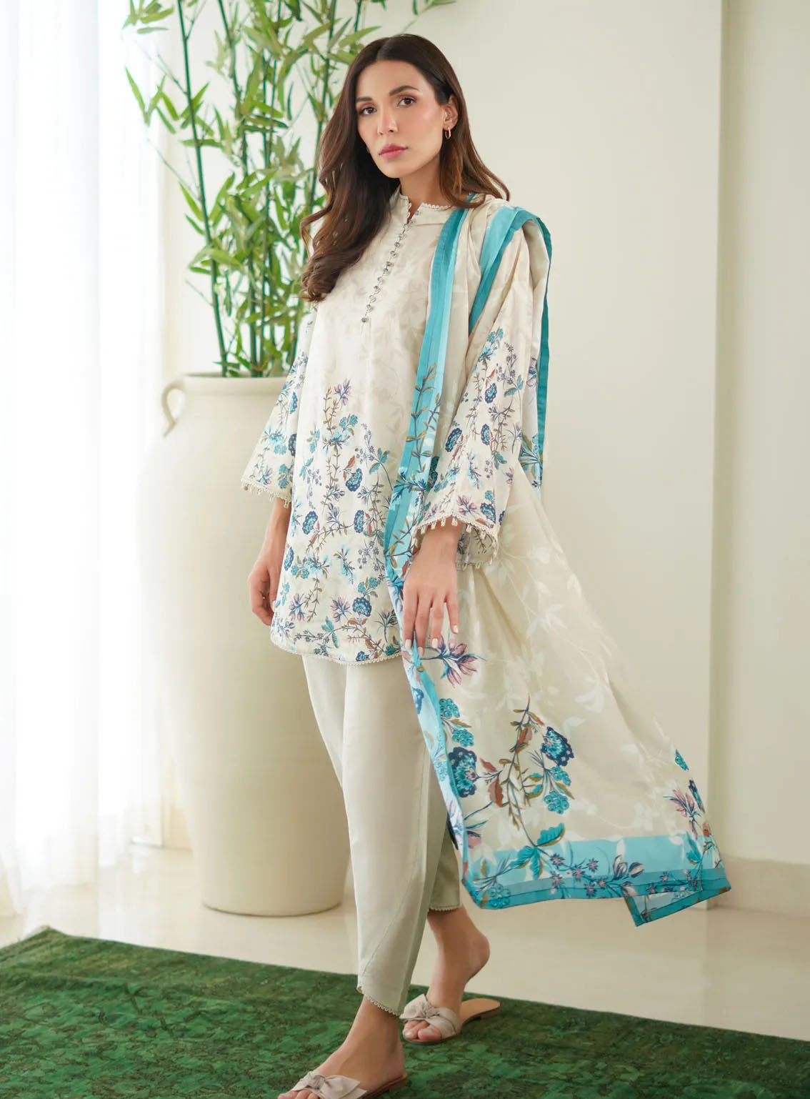 Monochrome By Sahar Printed Lawn 3 Piece Unstitched Suit S24M MC-V2-08 Monochrome By Sahar Printed Lawn 3 Piece Unstitched Suit S24M MC-V2-08