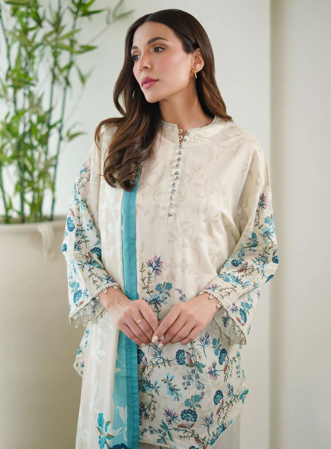 Monochrome By Sahar Printed Lawn 3 Piece Unstitched Suit S24M MC-V2-08 Monochrome By Sahar Printed Lawn 3 Piece Unstitched Suit S24M MC-V2-08