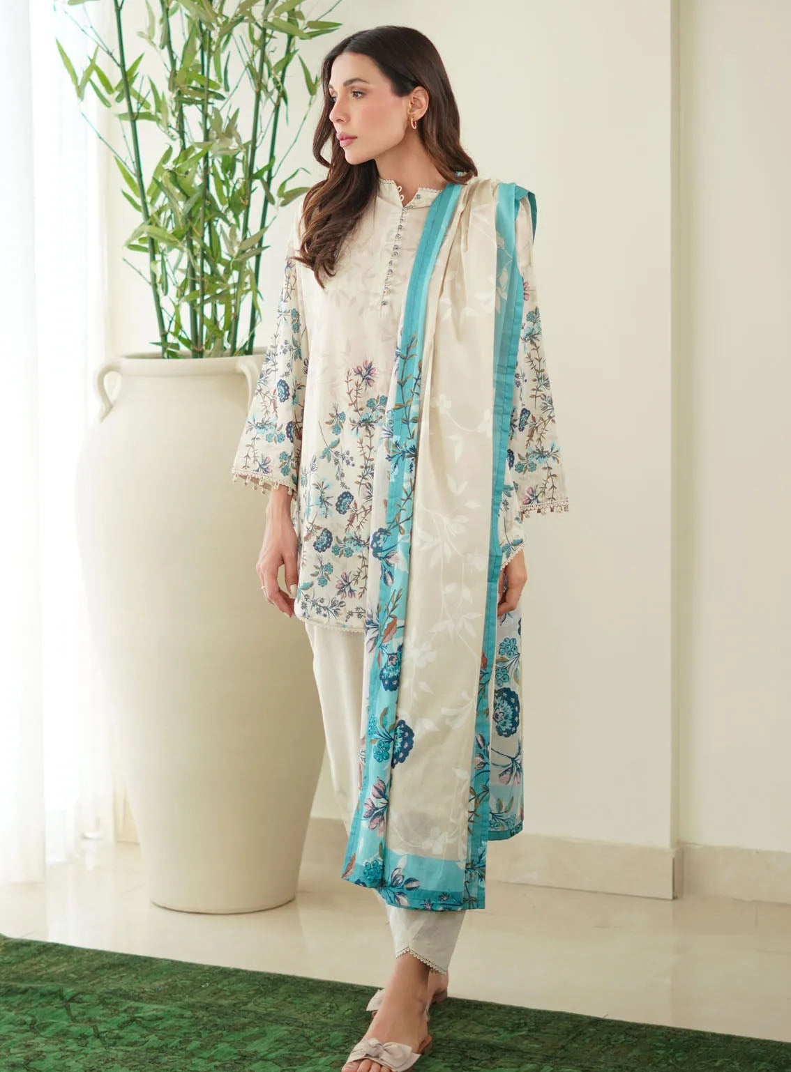 Monochrome By Sahar Printed Lawn 3 Piece Unstitched Suit S24M MC-V2-08 Monochrome By Sahar Printed Lawn 3 Piece Unstitched Suit S24M MC-V2-08