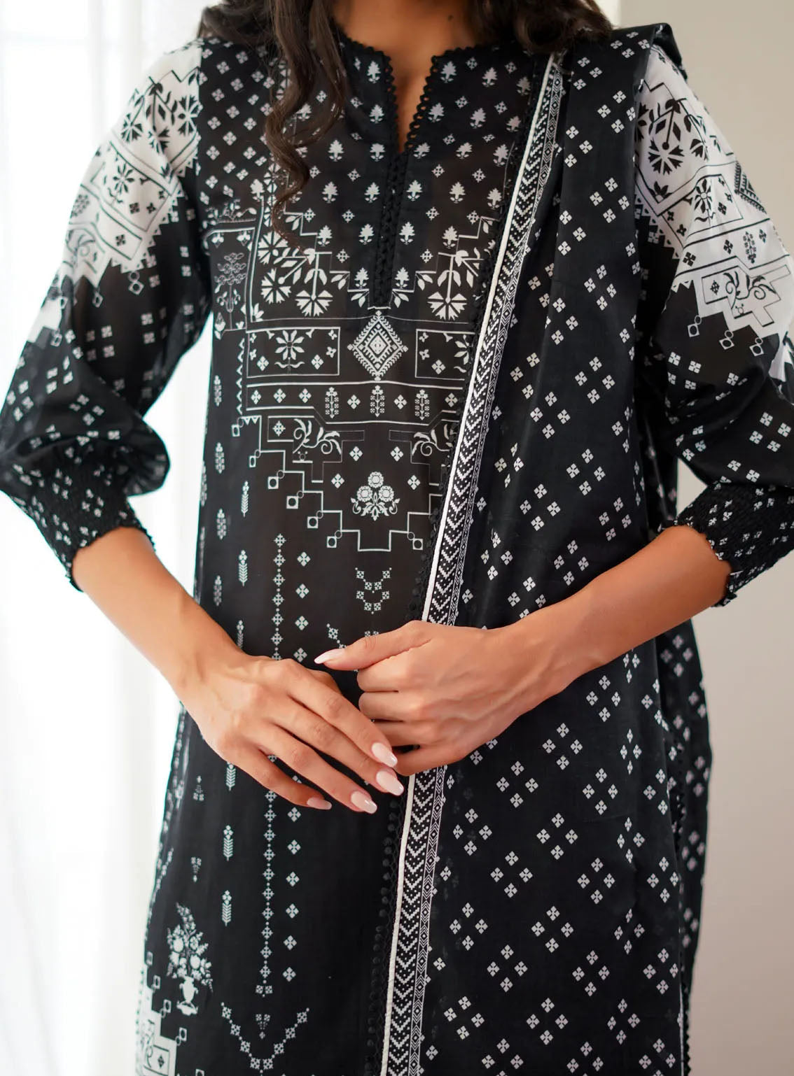 Monochrome By Sahar Printed Lawn 3 Piece Unstitched Suit S24M MC-V2-09 Monochrome By Sahar Printed Lawn 3 Piece Unstitched Suit S24M MC-V2-09