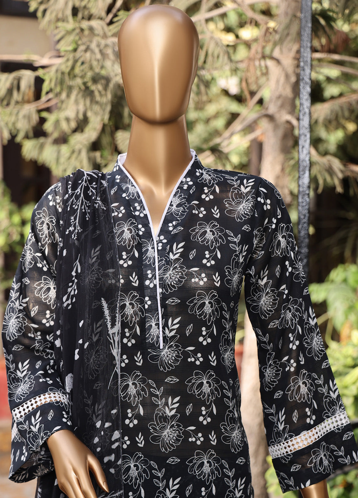 Monochrome By Schick Digital Printed Lawn 3 Piece Unstitched Suit SDH25MV12 AD-01 Monochrome By Schick Digital Printed Lawn 3 Piece Unstitched Suit SDH25MV12 AD-01