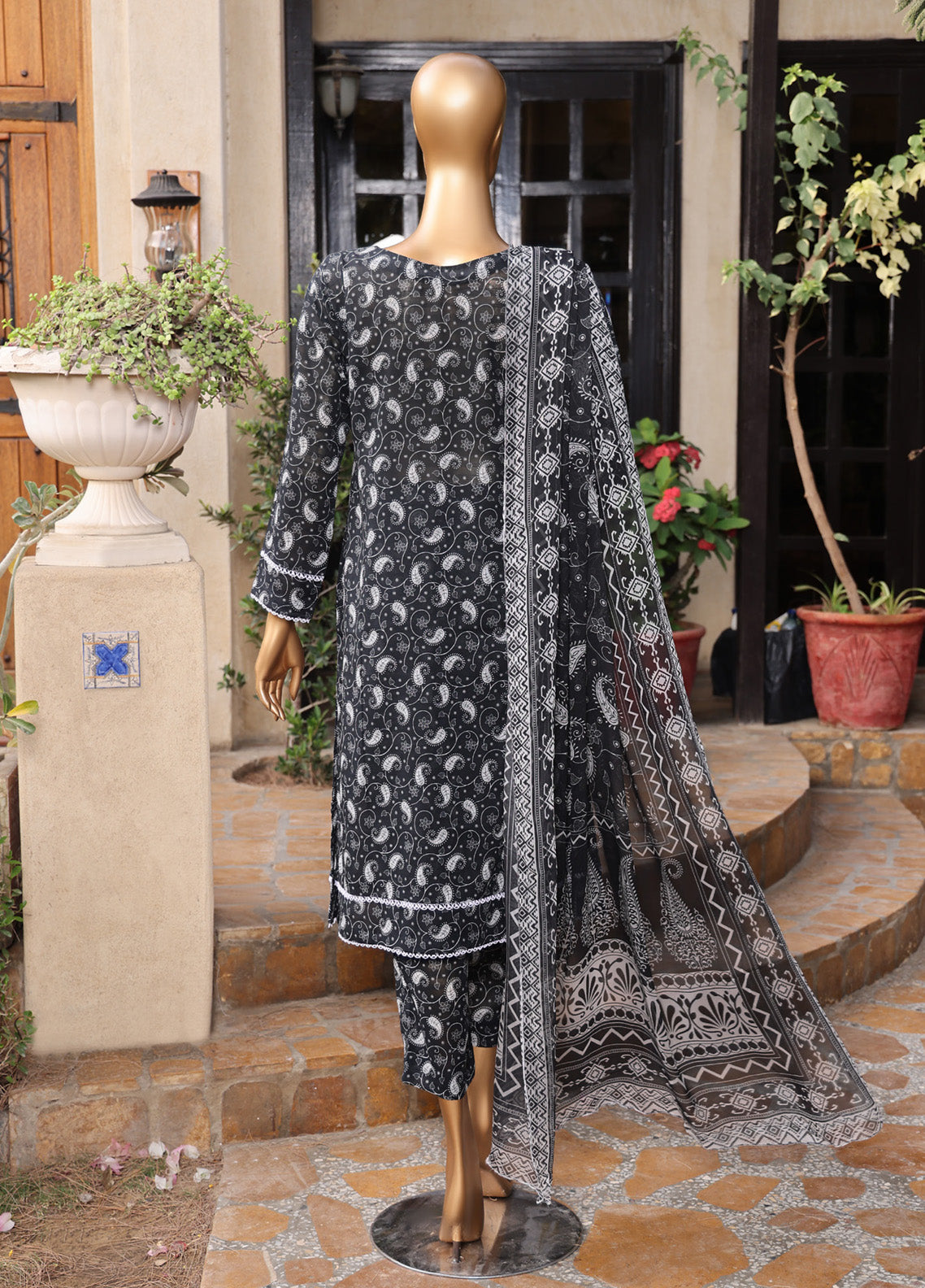 Monochrome By Schick Digital Printed Lawn 3 Piece Unstitched Suit SDH25MV12 AD-02 Monochrome By Schick Digital Printed Lawn 3 Piece Unstitched Suit SDH25MV12 AD-02