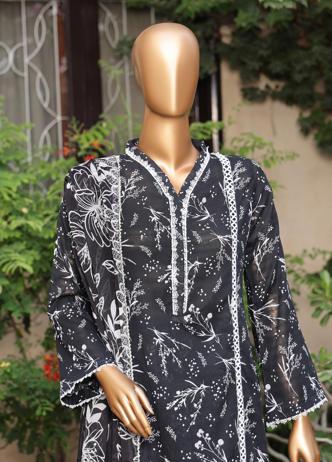 Monochrome By Schick Digital Printed Lawn 3 Piece Unstitched Suit SDH25MV12 AD-03 Monochrome By Schick Digital Printed Lawn 3 Piece Unstitched Suit SDH25MV12 AD-03