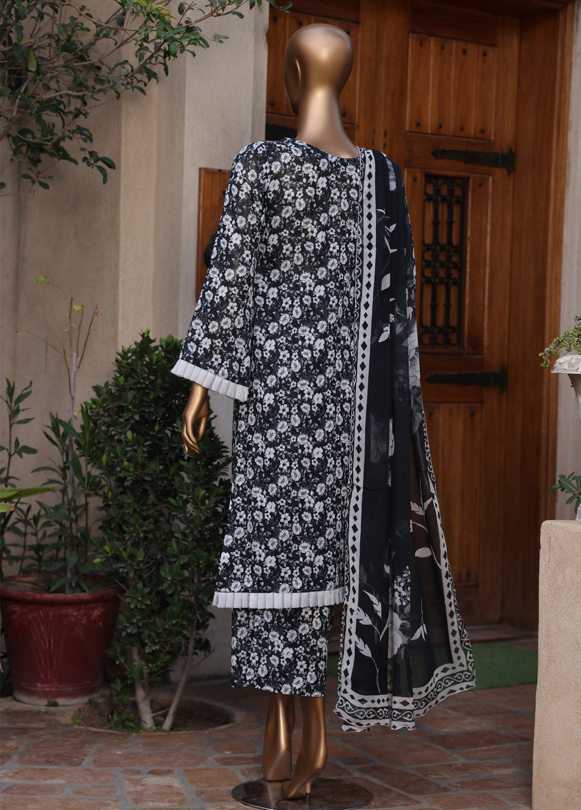Monochrome By Schick Digital Printed Lawn 3 Piece Unstitched Suit SDH25MV12 AD-05 Monochrome By Schick Digital Printed Lawn 3 Piece Unstitched Suit SDH25MV12 AD-05