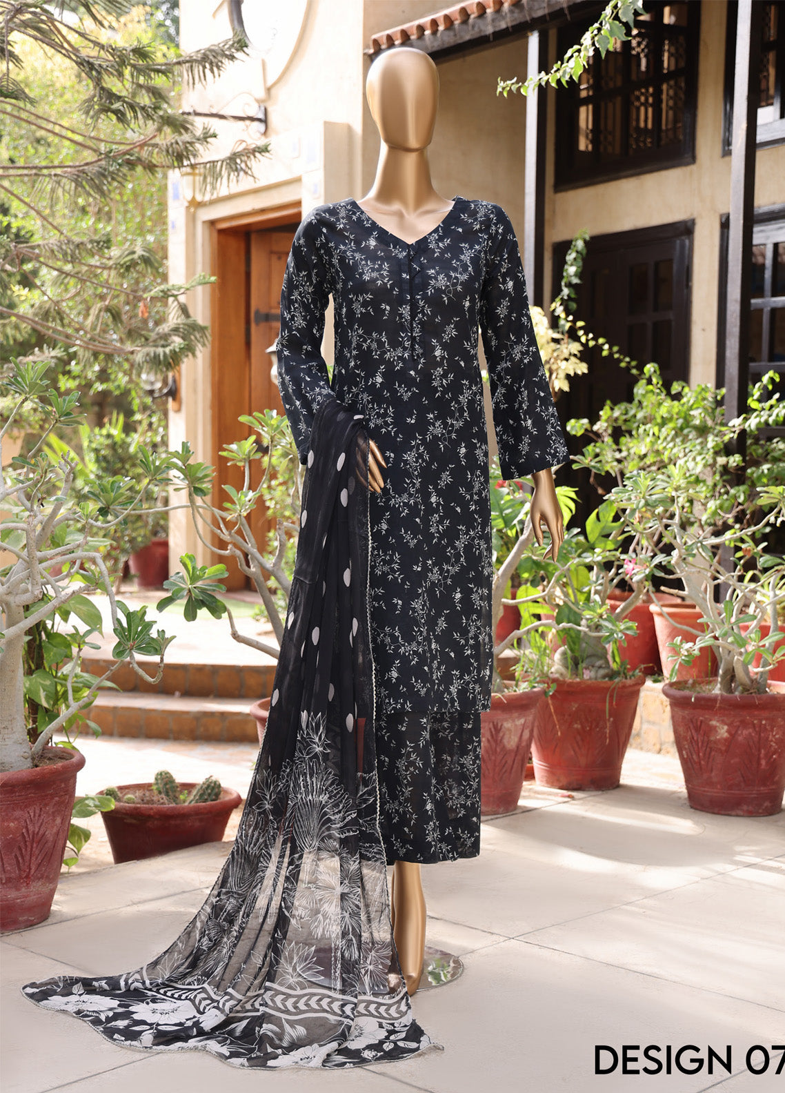 Monochrome By Schick Digital Printed Lawn 3 Piece Unstitched Suit SDH25MV12 AD-07 Monochrome By Schick Digital Printed Lawn 3 Piece Unstitched Suit SDH25MV12 AD-07
