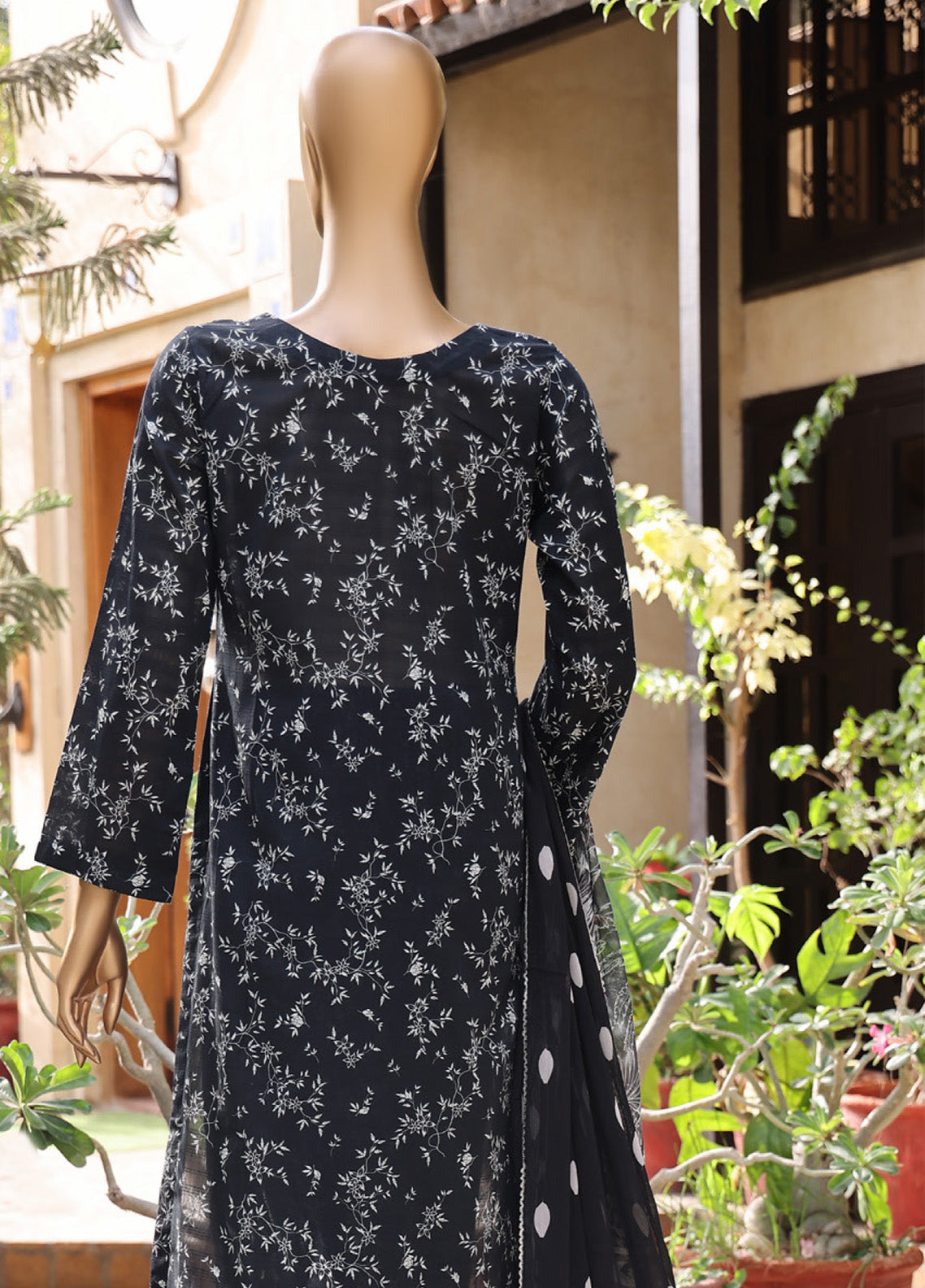 Monochrome By Schick Digital Printed Lawn 3 Piece Unstitched Suit SDH25MV12 AD-07 Monochrome By Schick Digital Printed Lawn 3 Piece Unstitched Suit SDH25MV12 AD-07