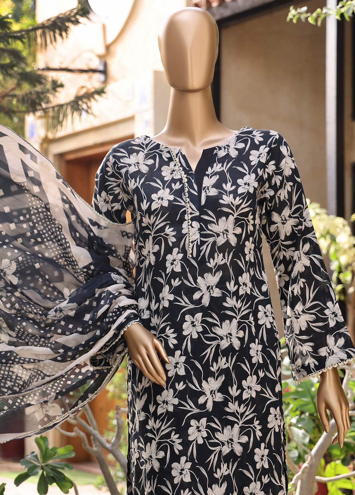 Monochrome By Schick Digital Printed Lawn 3 Piece Unstitched Suit SDH25MV12 AD-08 Monochrome By Schick Digital Printed Lawn 3 Piece Unstitched Suit SDH25MV12 AD-08