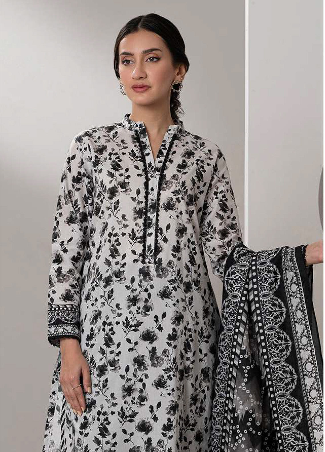 Monochrome By Zellbury Printed Lawn 2 Piece Unstitched Suit WUS25X20411 Monochrome By Zellbury Printed Lawn 2 Piece Unstitched Suit WUS25X20411