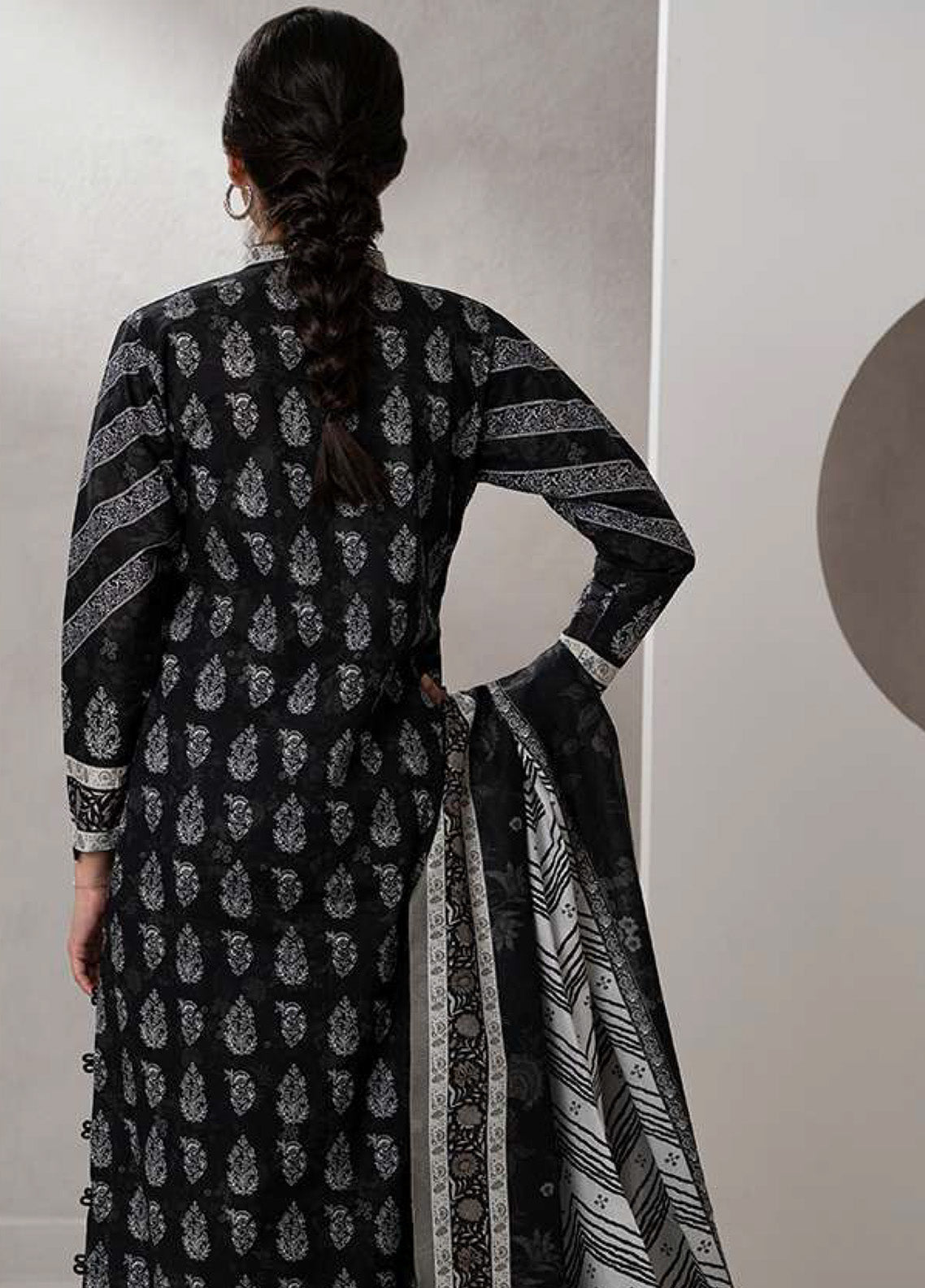 Monochrome By Zellbury Printed Lawn 2 Piece Unstitched Suit WUS25X20477 Monochrome By Zellbury Printed Lawn 2 Piece Unstitched Suit WUS25X20477