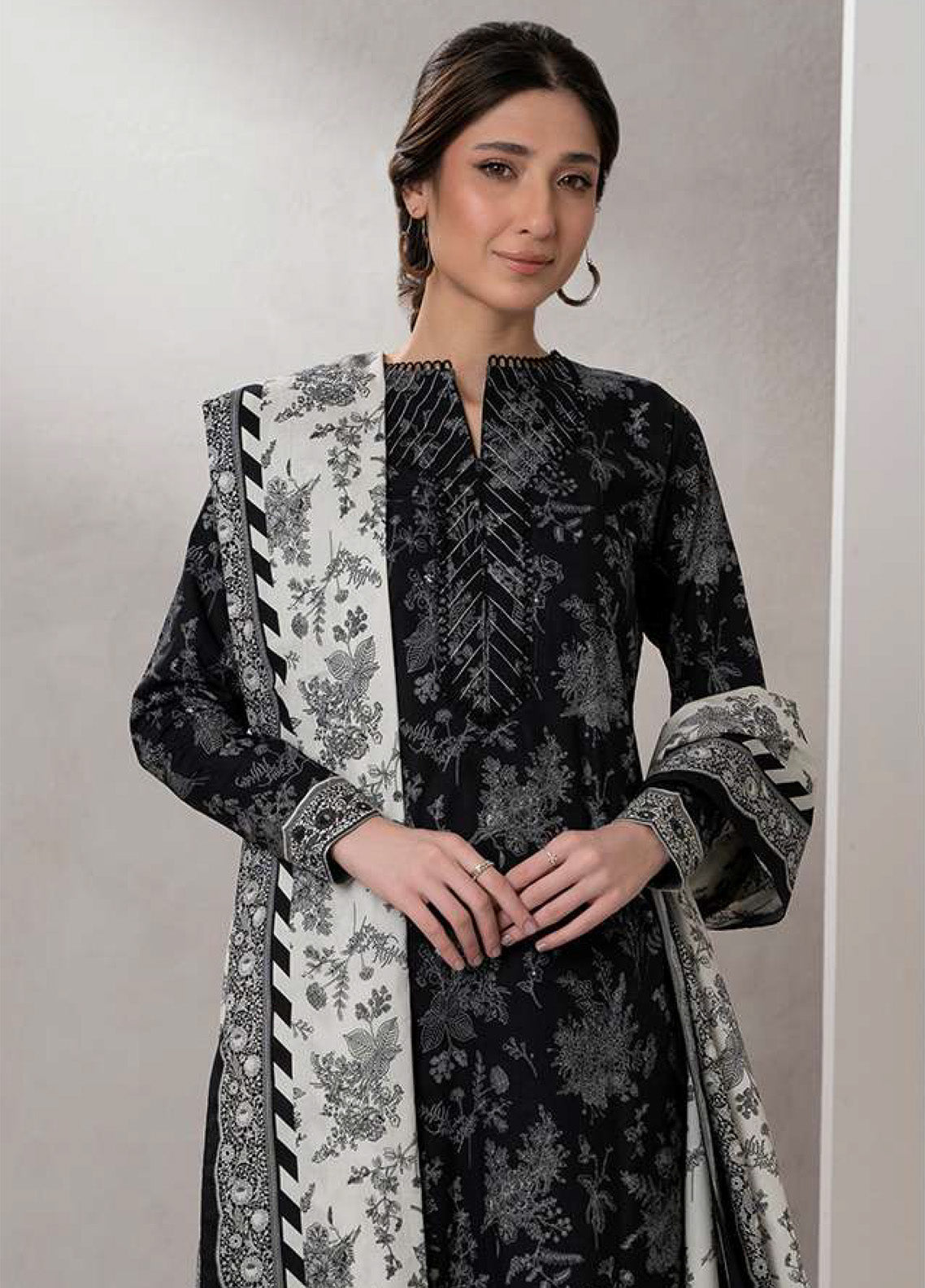 Monochrome By Zellbury Printed Lawn 2 Piece Unstitched Suit WUS25X20539 Monochrome By Zellbury Printed Lawn 2 Piece Unstitched Suit WUS25X20539