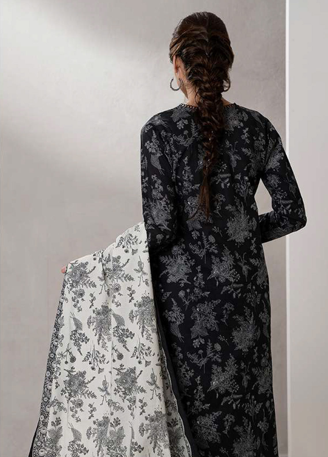 Monochrome By Zellbury Printed Lawn 2 Piece Unstitched Suit WUS25X20539 Monochrome By Zellbury Printed Lawn 2 Piece Unstitched Suit WUS25X20539