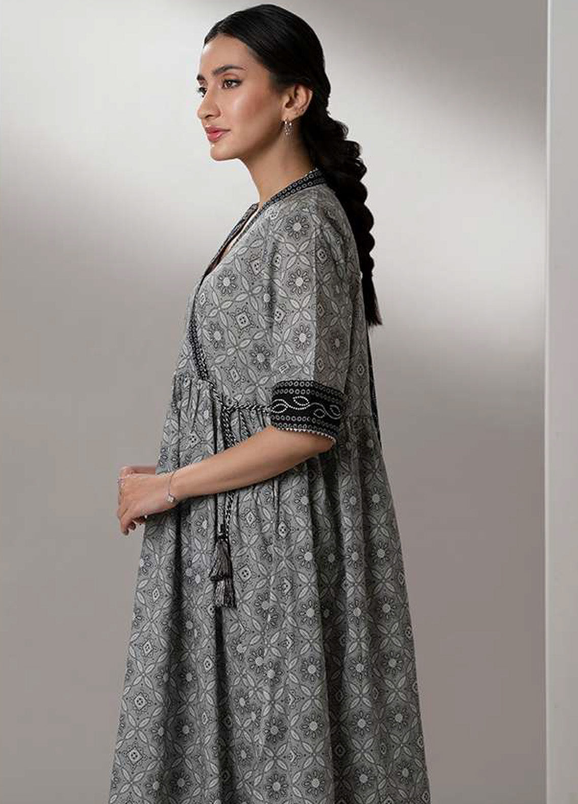 Monochrome By Zellbury Printed Lawn 2 Piece Unstitched Suit WUS25X20622 Monochrome By Zellbury Printed Lawn 2 Piece Unstitched Suit WUS25X20622